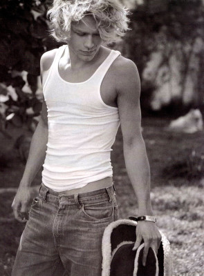 Charlie Hunnam pic #523157