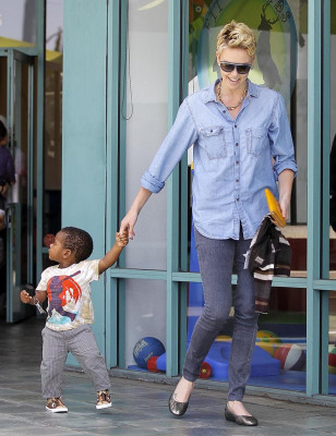 Charlize Theron pic #610935