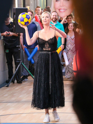 Charlize Theron pic #942303