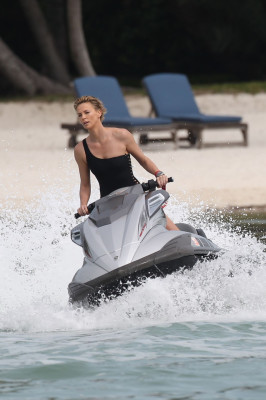 Charlize Theron pic #682160