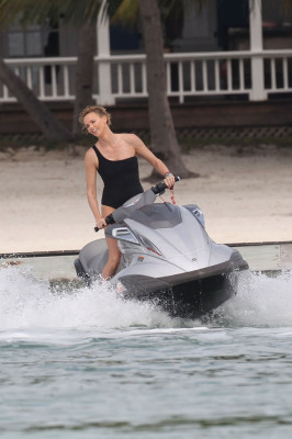 Charlize Theron pic #683236