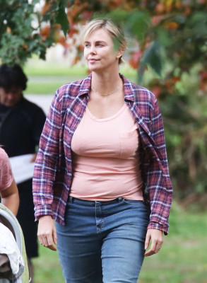 Charlize Theron pic #879355