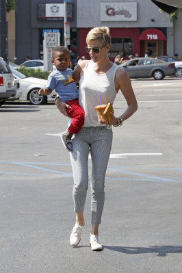 Charlize Theron pic #632445