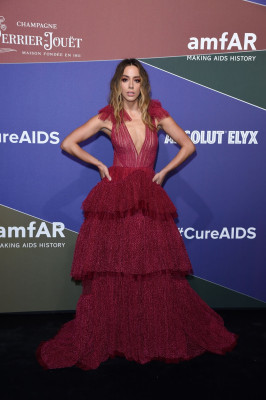 Chloe Bennet pic #1290652