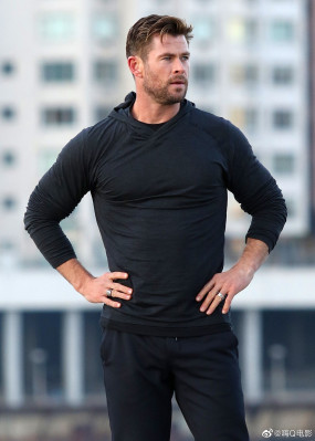 photo 18 in Chris Hemsworth gallery [id1194361] 2019-12-13 00:00:00
