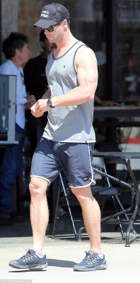 photo 20 in Chris Hemsworth gallery [id789380] 2015-08-07 00:00:00