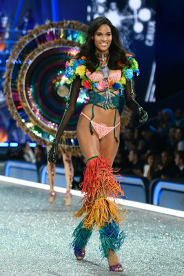 Cindy Bruna pic #958731