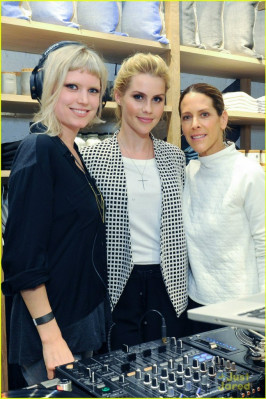 photo 25 in Claire Holt gallery [id751805] 2015-01-05 00:00:00