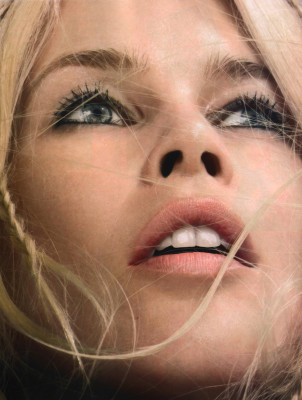 photo 4 in Claudia Schiffer gallery [id64163] -0001-11-30 00:00:00