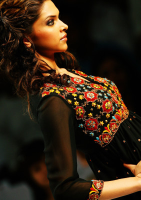 photo 19 in Deepika Padukone gallery [id546988] 2012-11-03 00:00:00