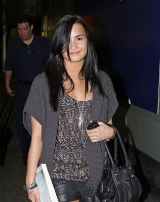 Demi Lovato pic #385521