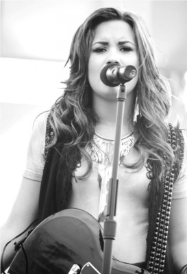 Demi Lovato pic #403548