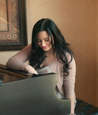 Demi Lovato pic #386636
