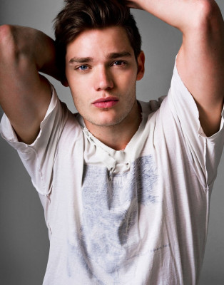 photo 3 in Dominic Sherwood gallery [id915495] 2017-03-13 00:00:00