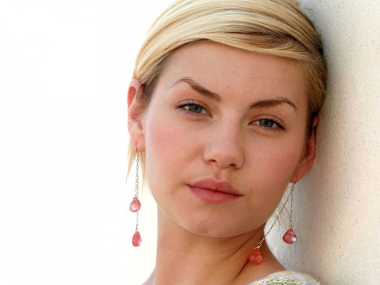photo 4 in Elisha Cuthbert gallery [id556139] 2012-11-24 00:00:00