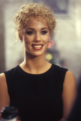 Elizabeth Berkley pic #1134063