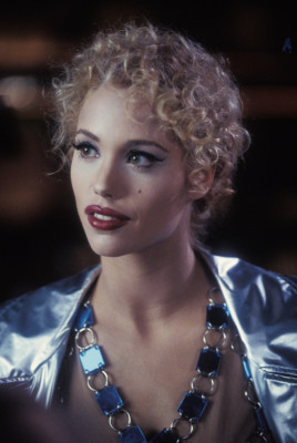 Elizabeth Berkley pic #1130505