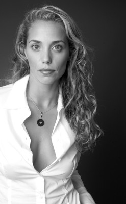 Elizabeth Berkley pic #1139448