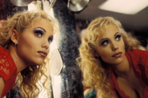 Elizabeth Berkley pic #1132429