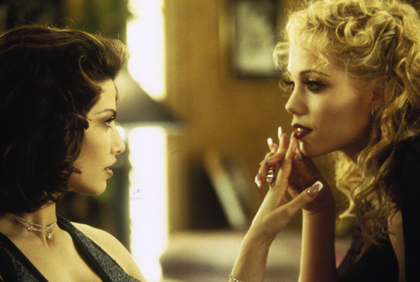 Elizabeth Berkley pic #1133558