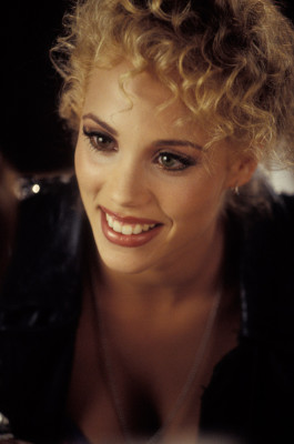 Elizabeth Berkley pic #1133569