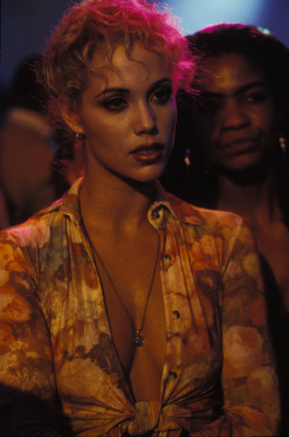 Elizabeth Berkley pic #1134596