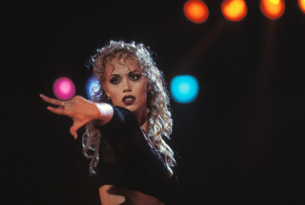 Elizabeth Berkley pic #1134619