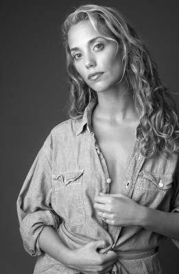 Elizabeth Berkley pic #1139464