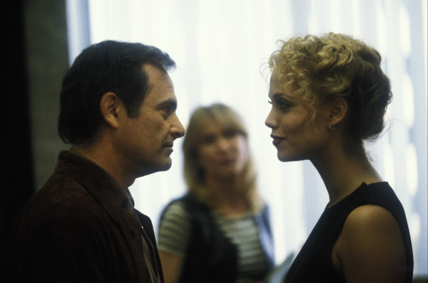 Elizabeth Berkley pic #1134068