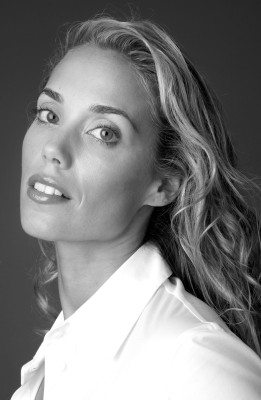 Elizabeth Berkley pic #1139450