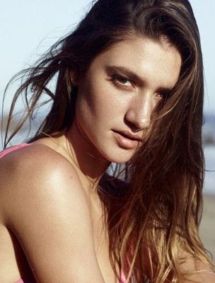 Elizabeth Elam pic #1056074