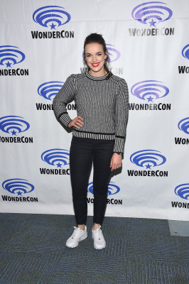 Elizabeth Henstridge pic #1266261