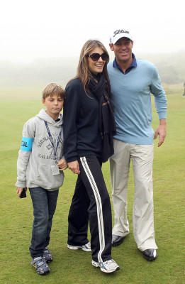 photo 17 in Elizabeth Hurley gallery [id409270] 2011-10-04 00:00:00