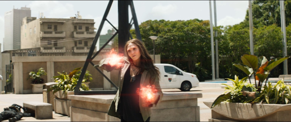Elizabeth Olsen pic #875253
