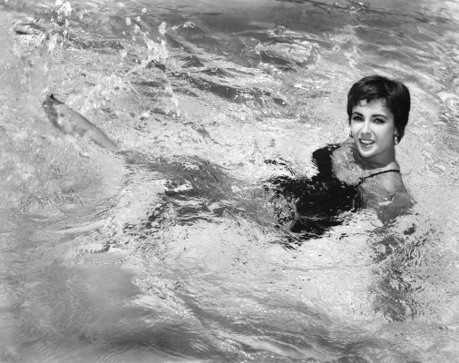 photo 6 in Elizabeth Taylor gallery [id413031] 2011-10-19 00:00:00