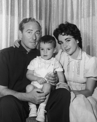 photo 9 in Elizabeth Taylor gallery [id264368] 2010-06-16 00:00:00