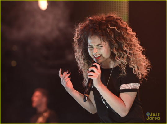 Ella Eyre pic #759444