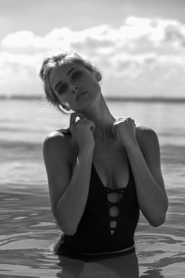 Ellie Ottaway pic #878352