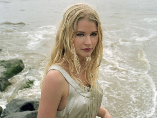 photo 29 in Emilie De Ravin gallery [id90501] 2008-05-21 00:00:00