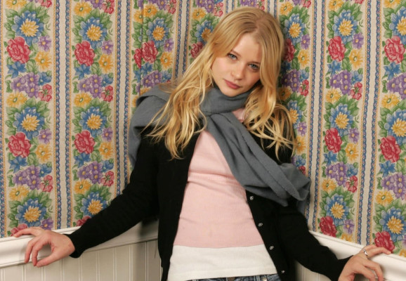photo 21 in Emilie De Ravin gallery [id109321] 2008-09-18 00:00:00