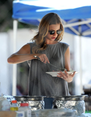 Emily van Camp pic #636325