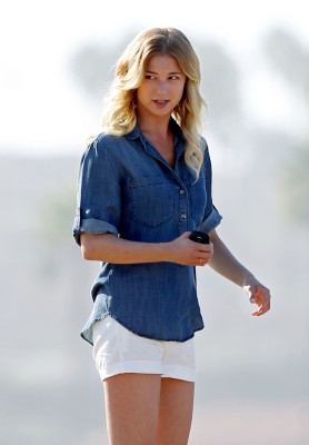 Emily van Camp pic #812421