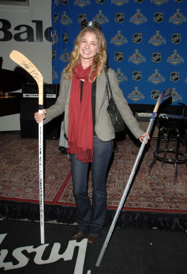 Emily van Camp pic #855549