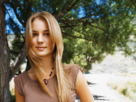 Emily van Camp pic #812410