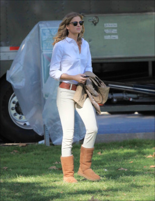 Emily van Camp pic #778673