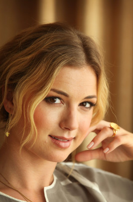 Emily van Camp pic #749893