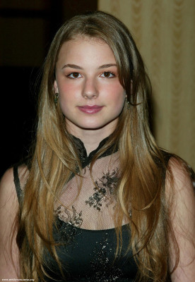 Emily van Camp pic #11428