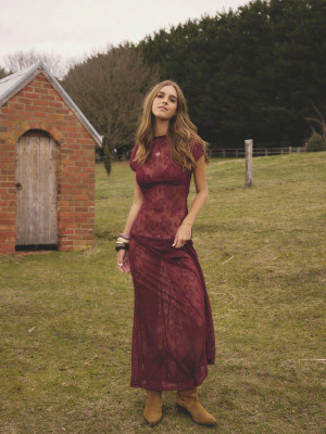 Emily Feld for Aralina Campaign 2025