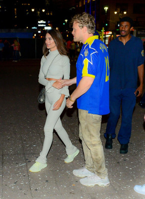 Emily Ratajkowski pic #1062389