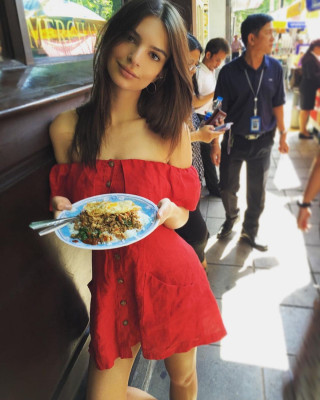 Emily Ratajkowski pic #828535